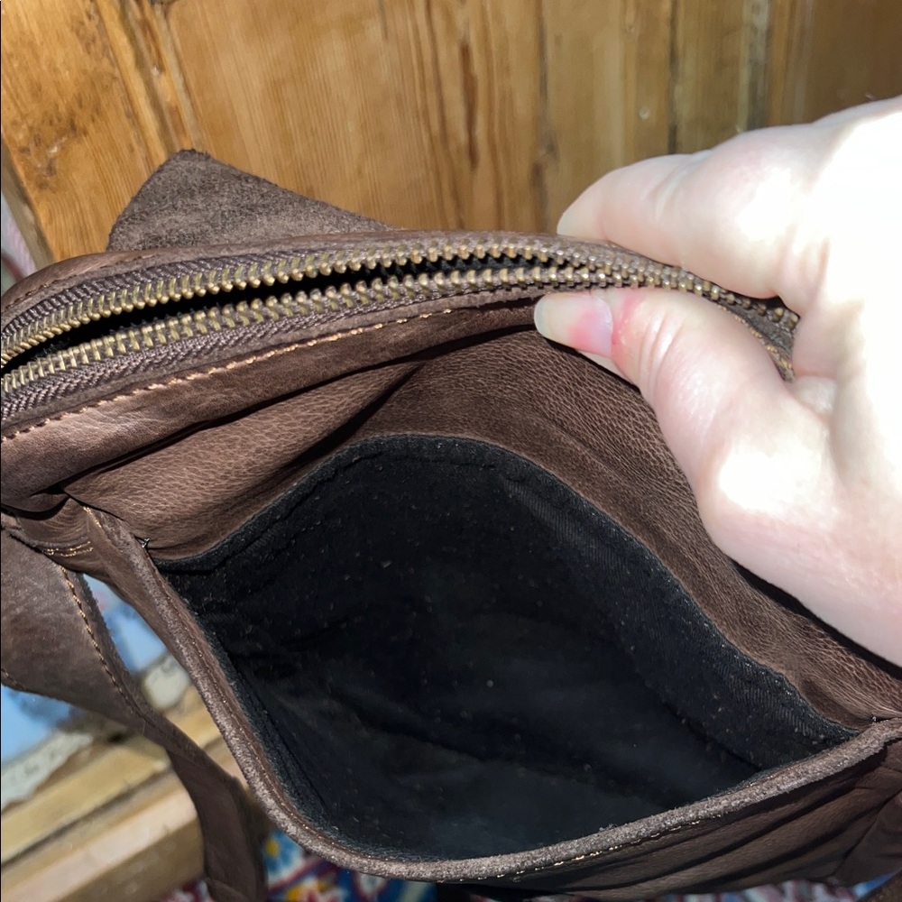 Harbour 2Nd Leather Crossbody Bag - Picture 4 of 10